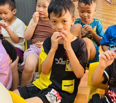 Cô Trò Chiên Bánh 