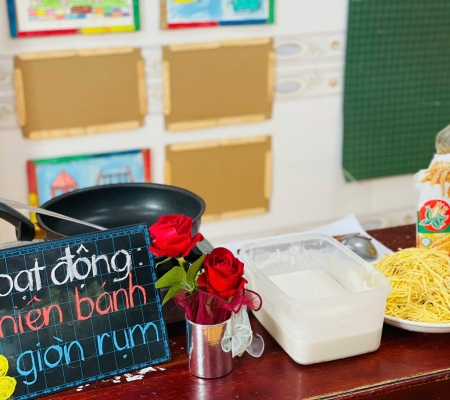 Cô Trò Chiên Bánh 