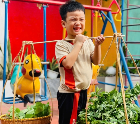 Hoạt Động Trải Nghiệm: Nhặt Rau Nấu Canh 