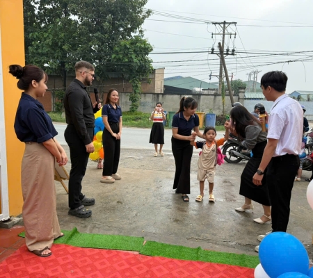 Hoạt Động Trải Nghiệm: Giao Lưu Với Người Bản Xứ