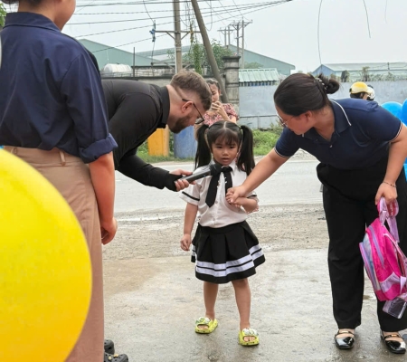 Hoạt Động Trải Nghiệm: Giao Lưu Với Người Bản Xứ