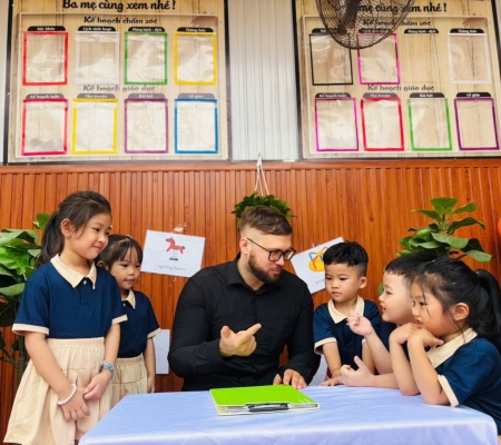 Hoạt Động Trải Nghiệm: Giao Lưu Với Người Bản Xứ