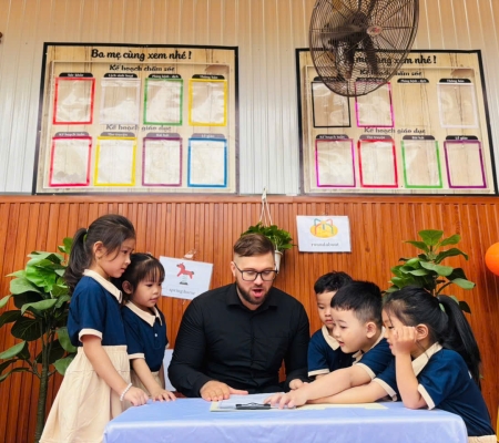 Hoạt Động Trải Nghiệm: Giao Lưu Với Người Bản Xứ