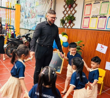 Hoạt Động Trải Nghiệm: Giao Lưu Với Người Bản Xứ