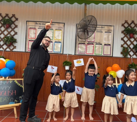 Hoạt Động Trải Nghiệm: Giao Lưu Với Người Bản Xứ